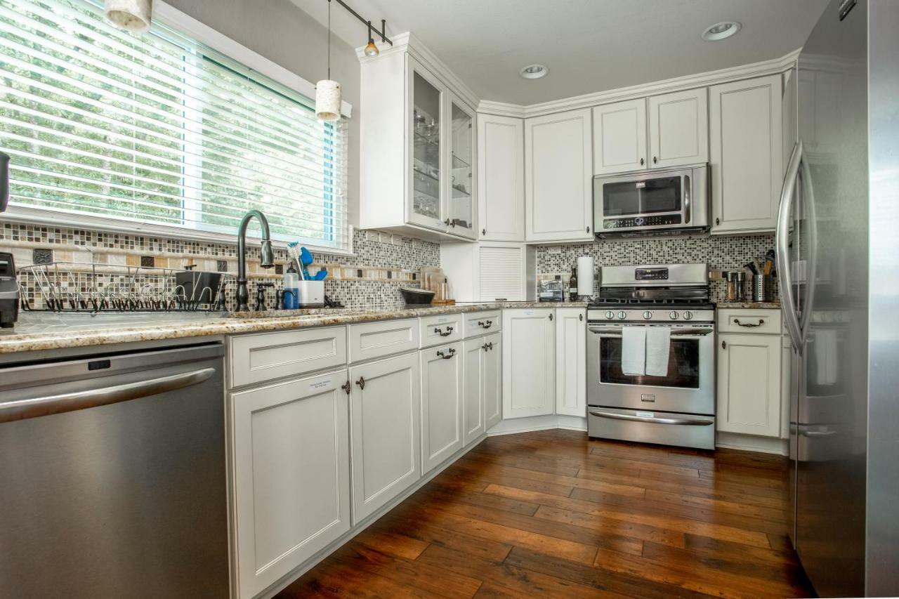 Comfortable, Family And Business Friendly 2bd/2ba House In North Hébergement de vacances Austin